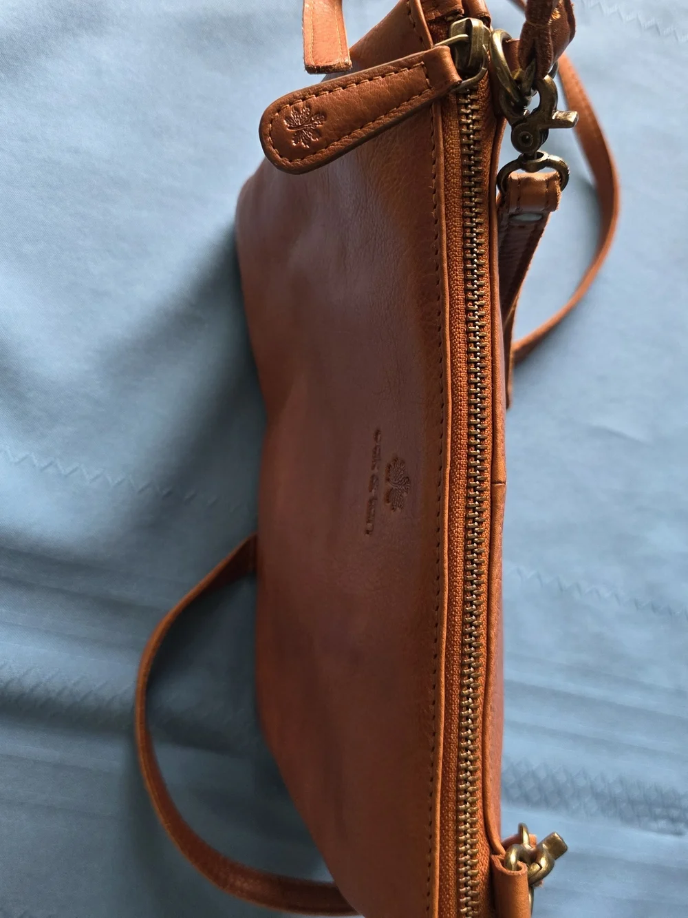Oak & Tan Genuine Leather Crossbody Bag - Cognac Brown